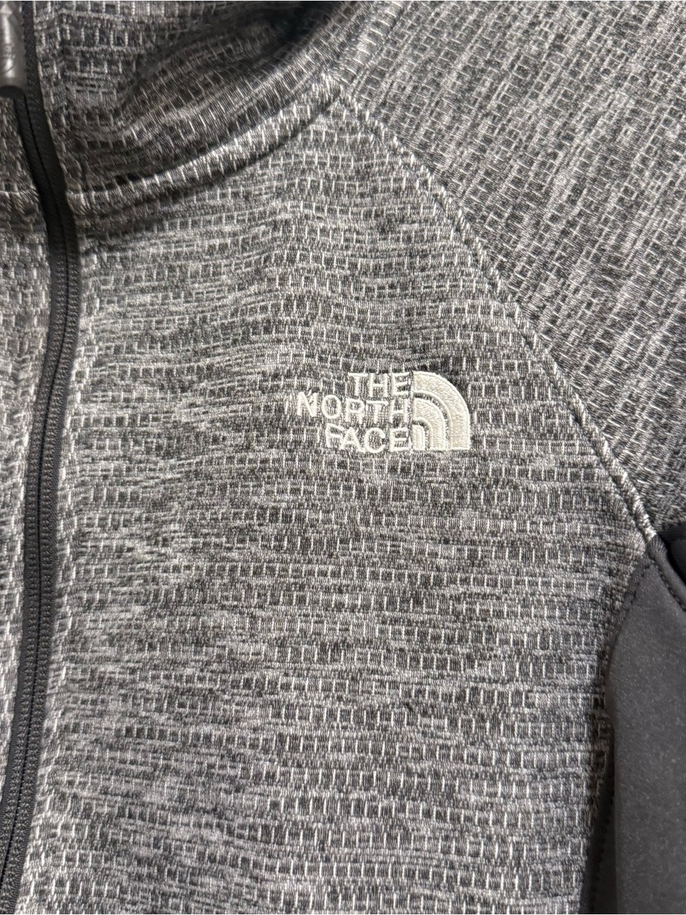 The North Face Women's Gray Full-Zip Fleece Jacket. Medium - Picture 2 of 4